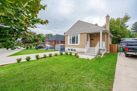 38 Dunkirk Dr, House detached with 2 bedrooms, 2 bathrooms and 3 parking in Hamilton ON | Card Image