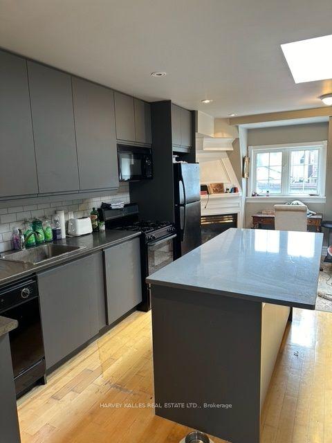 148 Borden St, House detached with 8 bedrooms, 10 bathrooms and 3 parking in Toronto ON | Image 3