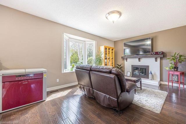 20 Pioneer Court, House detached with 3 bedrooms, 2 bathrooms and 6 parking in St. Catharines ON | Image 3