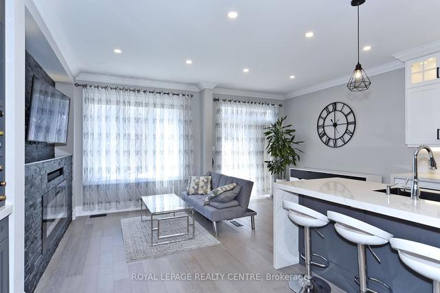 8 Catalpa Cres, House detached with 4 bedrooms, 4 bathrooms and 3 parking in Vaughan ON | Image 8