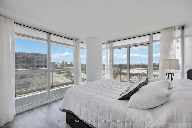 711 - 33 Singer Crt, Condo with 2 bedrooms, 2 bathrooms and 1 parking in Toronto ON | Image 1