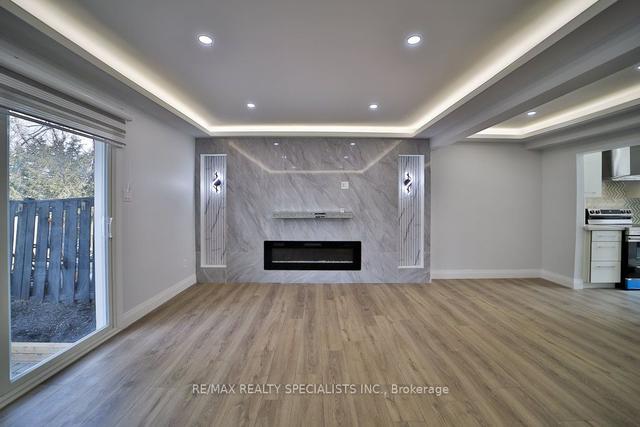 2094 Lakeshore Rd W, Townhouse with 4 bedrooms, 3 bathrooms and 1 parking in Oakville ON | Image 6
