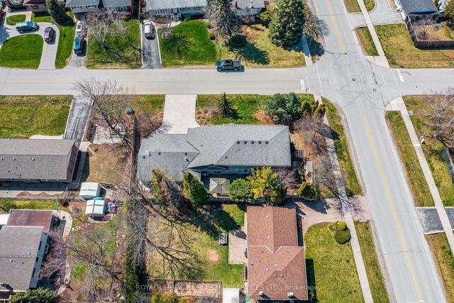 11 Rayne Ave, House detached with 3 bedrooms, 3 bathrooms and 6 parking in Oakville ON | Image 33