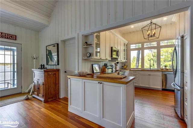 3584 Island 3420, House detached with 3 bedrooms, 1 bathrooms and null parking in Georgian Bay ON | Image 14