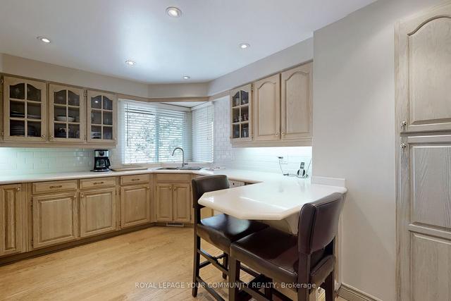 2 - 3 Cricklewood Cres, Townhouse with 3 bedrooms, 4 bathrooms and 2 parking in Markham ON | Image 2