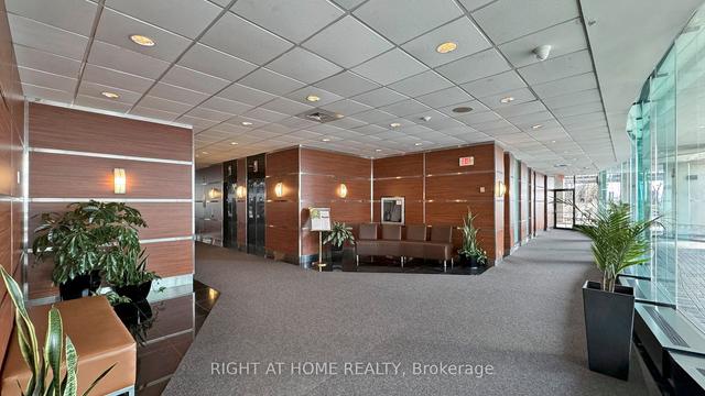 2205 - 99 Harbour Sq, Condo with 0 bedrooms, 1 bathrooms and 1 parking in Toronto ON | Image 13