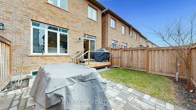 213 Wisteria Way, House attached with 3 bedrooms, 4 bathrooms and 2 parking in Oakville ON | Image 31