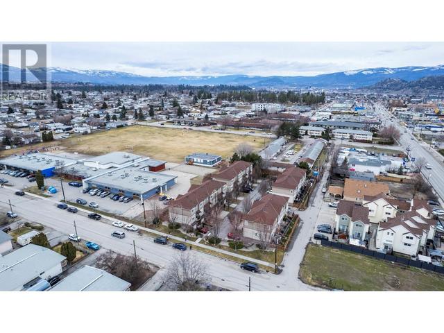 201 - 150 Mallach Road, House attached with 3 bedrooms, 2 bathrooms and 2 parking in Kelowna BC | Image 4
