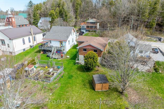 28 Bond St E, House detached with 3 bedrooms, 2 bathrooms and 2 parking in Kawartha Lakes ON | Image 5