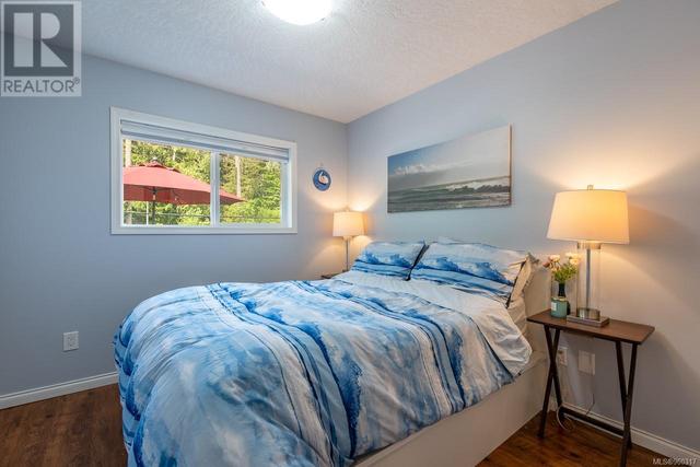 2581 Carstairs Dr, House detached with 5 bedrooms, 3 bathrooms and 1 parking in Courtenay BC | Image 17