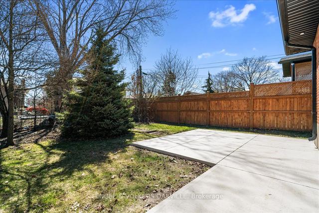 19 Rayside Dr, House detached with 4 bedrooms, 2 bathrooms and 3 parking in Toronto ON | Image 28