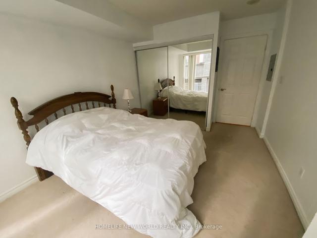 725 - 270 Wellington St W, Condo with 1 bedrooms, 1 bathrooms and 0 parking in Toronto ON | Image 3