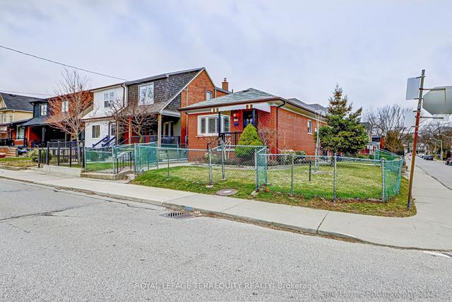 146 Earlscourt Ave, House detached with 2 bedrooms, 2 bathrooms and 2 parking in Toronto ON | Image 18