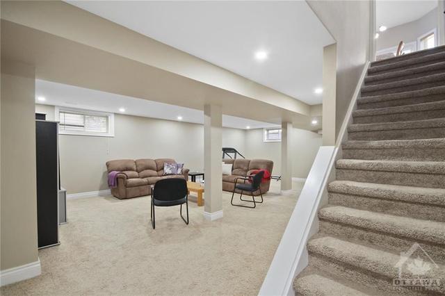 128 Oakfield Crescent, House detached with 4 bedrooms, 4 bathrooms and 4 parking in Ottawa ON | Image 27