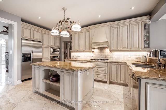 76 Silver Rose Cres, House detached with 5 bedrooms, 5 bathrooms and 9 parking in Markham ON | Image 3