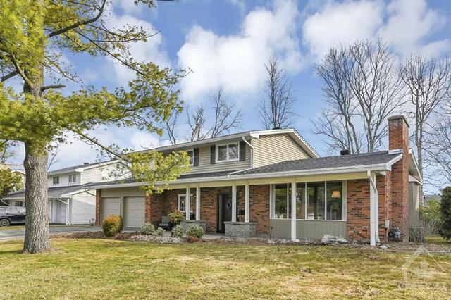 11 Mohawk Crescent, House detached with 3 bedrooms, 3 bathrooms and 6 parking in Ottawa ON | Image 2