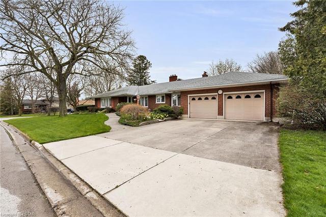489 Averill Cr, House detached with 2 bedrooms, 1 bathrooms and 6 parking in London ON | Image 12