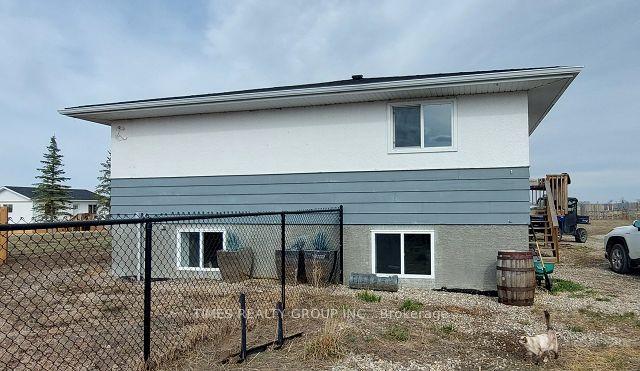 233055 Rge Rd 250, House detached with 2 bedrooms, 3 bathrooms and 14 parking in Wheatland County AB | Image 11