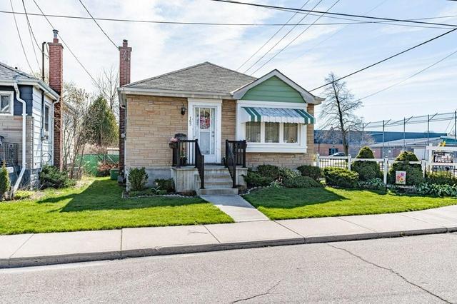 165 East 16th Street, House detached with 3 bedrooms, 1 bathrooms and 1 parking in Hamilton ON | Image 2