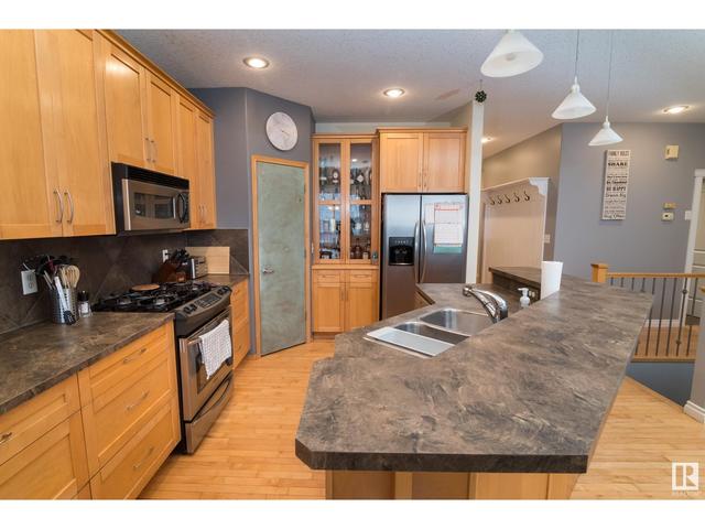 70 Ridgeland Pt, House detached with 4 bedrooms, 3 bathrooms and null parking in Edmonton AB | Image 12