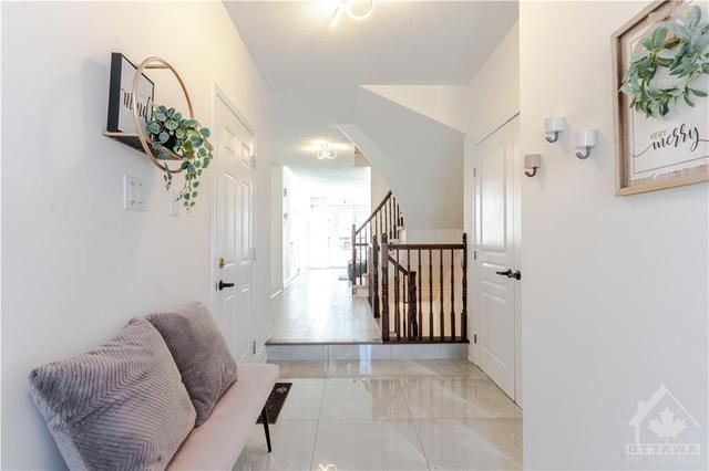 749 Percifor Way, Townhouse with 3 bedrooms, 4 bathrooms and 3 parking in Ottawa ON | Image 3