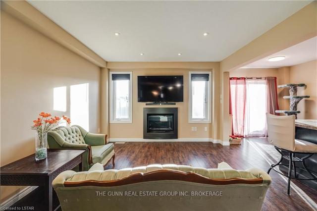 6861 Vallas Circ, House detached with 4 bedrooms, 3 bathrooms and 3 parking in London ON | Image 5