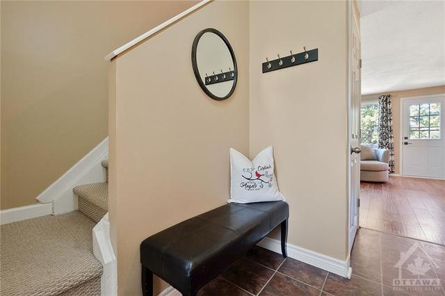 6959 Bilberry Drive, Townhouse with 3 bedrooms, 3 bathrooms and 1 parking in Ottawa ON | Image 3