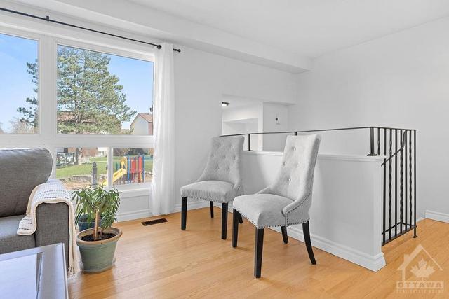 d - 25 Forester Crescent, Townhouse with 3 bedrooms, 2 bathrooms and 1 parking in Ottawa ON | Image 8