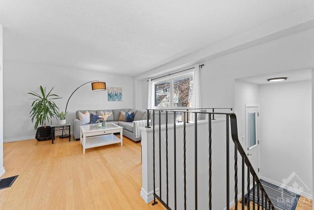 d - 25 Forester Crescent, Townhouse with 3 bedrooms, 2 bathrooms and 1 parking in Ottawa ON | Image 6