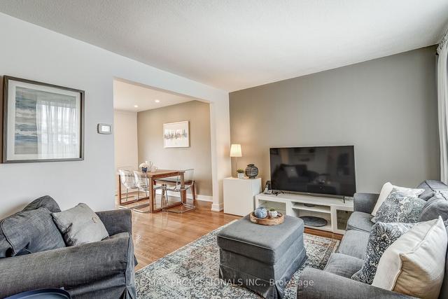 127 Chestnut Cres, House semidetached with 3 bedrooms, 2 bathrooms and 2 parking in Toronto ON | Image 34