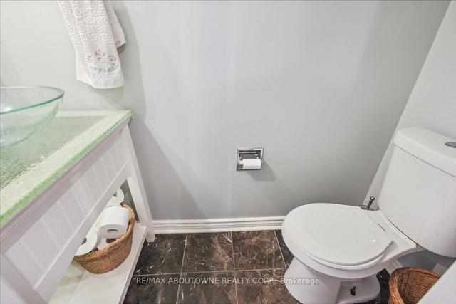 1188 Mccraney St E, House attached with 3 bedrooms, 3 bathrooms and 3 parking in Oakville ON | Image 35