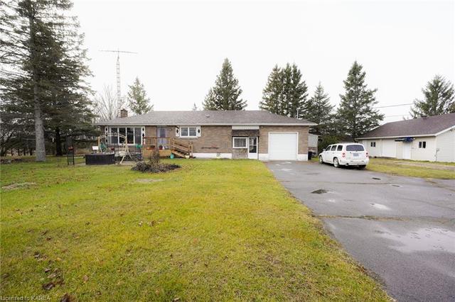 3763 Highway 38, House detached with 4 bedrooms, 1 bathrooms and 13 parking in South Frontenac ON | Image 1