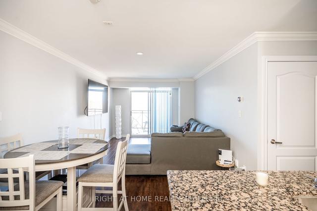 402 - 2772 Keele St, Condo with 2 bedrooms, 2 bathrooms and 2 parking in Toronto ON | Image 3