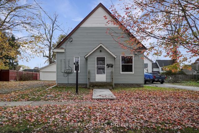 106 Murray St, House detached with 6 bedrooms, 3 bathrooms and 10 parking in Fort Erie ON | Image 12