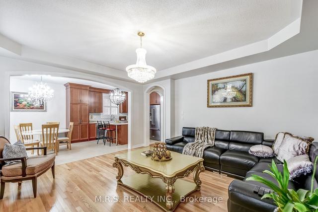 11 Hanbury Cres, House detached with 5 bedrooms, 5 bathrooms and 6 parking in Brampton ON | Image 9