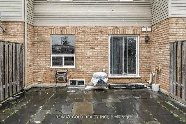 56 Meadow Wood Cres, House attached with 3 bedrooms, 3 bathrooms and 3 parking in Hamilton ON | Image 35