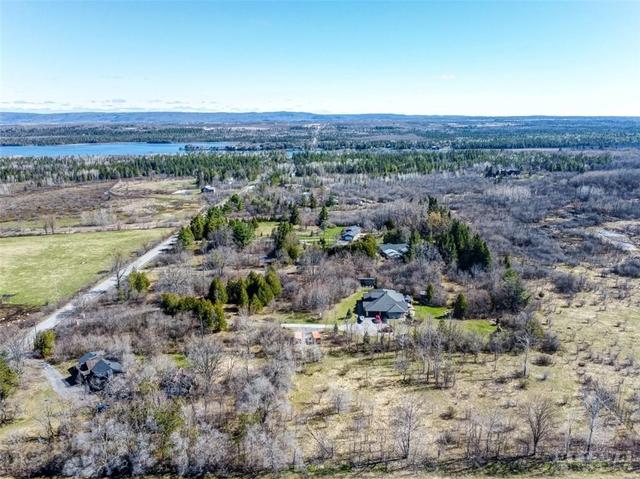 6 Constance Lake Road, House detached with 3 bedrooms, 2 bathrooms and 10 parking in Ottawa ON | Image 4