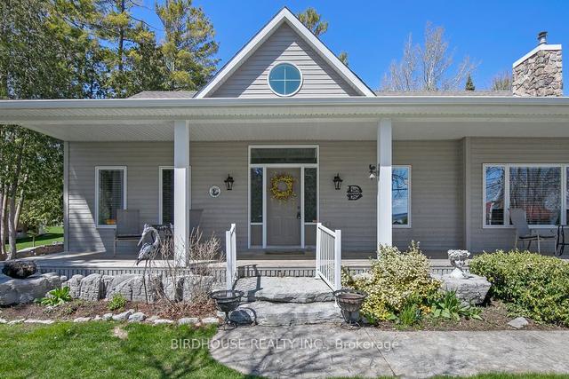 162 Riverside Dr, House detached with 2 bedrooms, 3 bathrooms and 8 parking in Kawartha Lakes ON | Image 36
