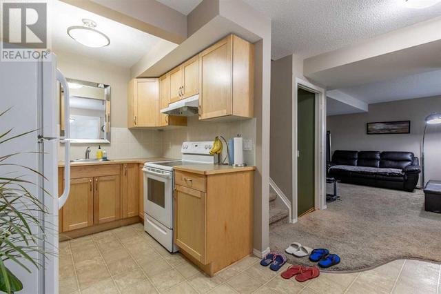 17, - 1915 18 Avenue N, House attached with 3 bedrooms, 1 bathrooms and 2 parking in Lethbridge AB | Image 13