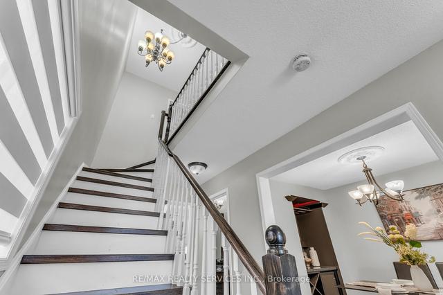 3836 Allcroft Rd, House semidetached with 3 bedrooms, 4 bathrooms and 5 parking in Mississauga ON | Image 5