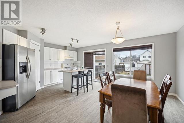 141 Prestwick Park Se, House detached with 3 bedrooms, 2 bathrooms and null parking in Calgary AB | Image 7