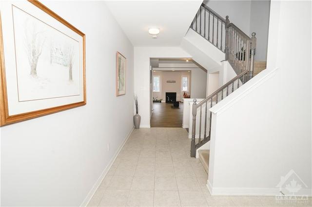 331 Crossway Terrace, House detached with 4 bedrooms, 3 bathrooms and 2 parking in Ottawa ON | Image 3