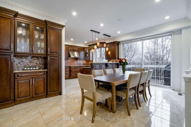 30 Maltby Crt, House detached with 5 bedrooms, 5 bathrooms and 6 parking in Brampton ON | Image 3