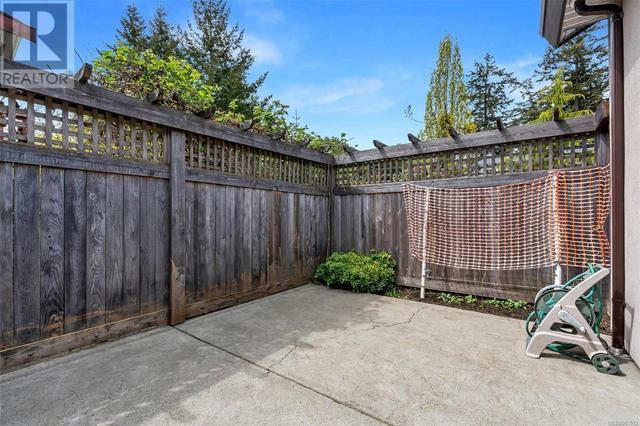 1705 De Sousa Pl, House detached with 4 bedrooms, 4 bathrooms and 2 parking in Saanich BC | Image 46
