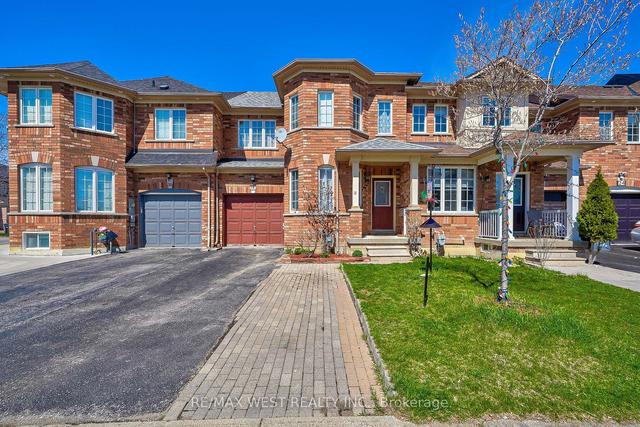28 Pompano Pl, House attached with 3 bedrooms, 3 bathrooms and 3 parking in Brampton ON | Image 1
