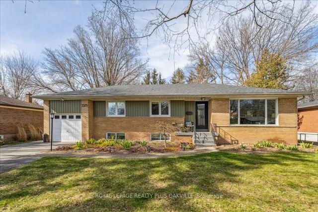 1379 Willowdown Rd, House detached with 3 bedrooms, 2 bathrooms and 4 parking in Oakville ON | Image 1