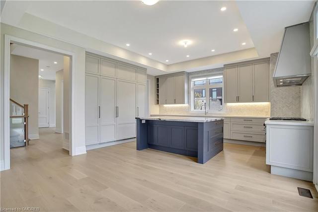 2279 Hyacinth Crescent Crescent, House detached with 4 bedrooms, 3 bathrooms and 4 parking in Oakville ON | Image 4