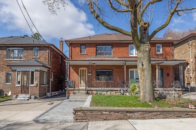 98 Roseneath Gdns, House semidetached with 3 bedrooms, 2 bathrooms and 1 parking in Toronto ON | Image 1