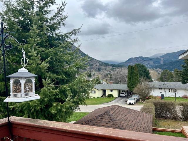 632 10th Avenue, House detached with 3 bedrooms, 2 bathrooms and 6 parking in Castlegar BC | Image 27