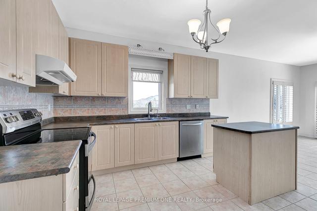 129 Sunset Rdge, House detached with 3 bedrooms, 3 bathrooms and 4 parking in Vaughan ON | Image 2